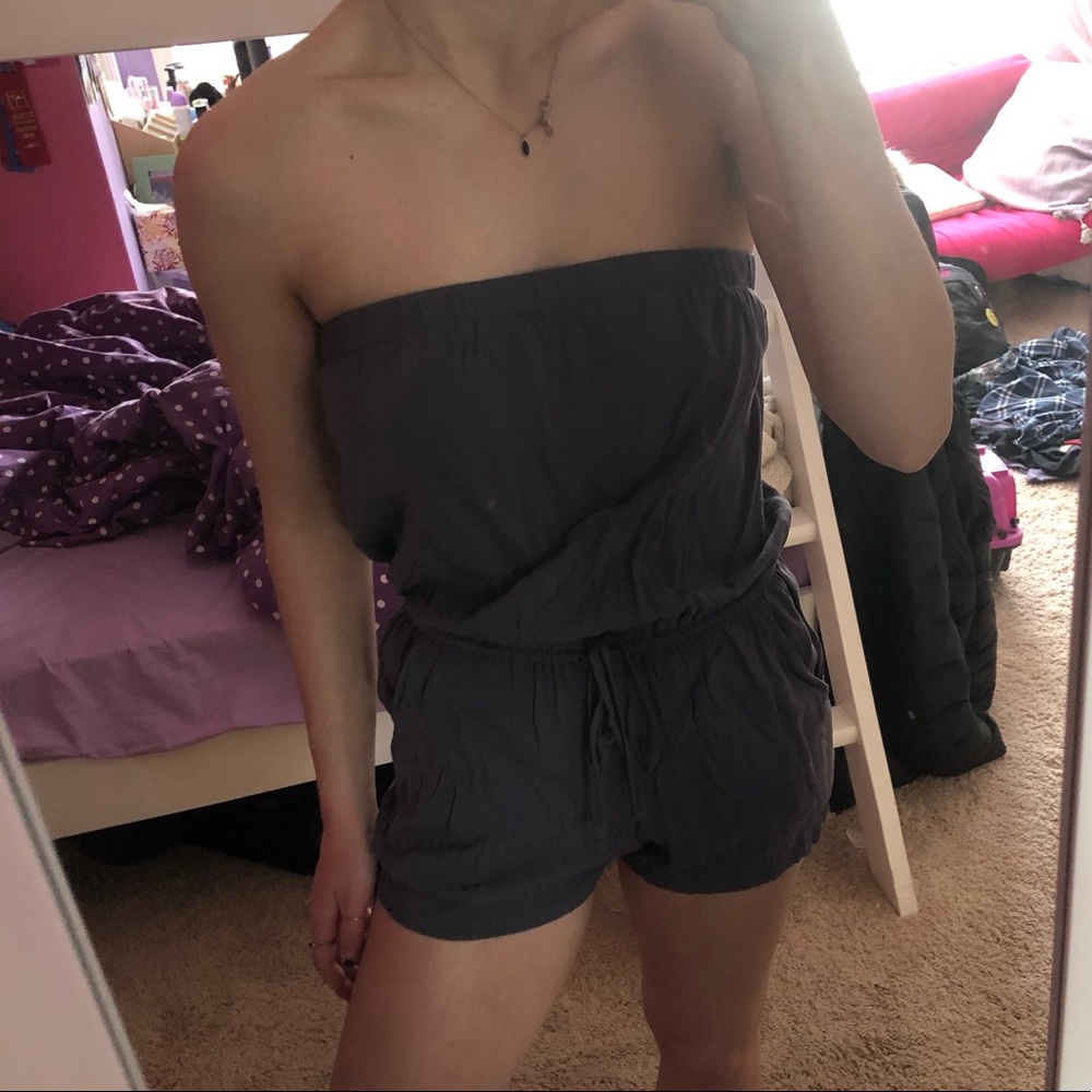 Strapless grey romper